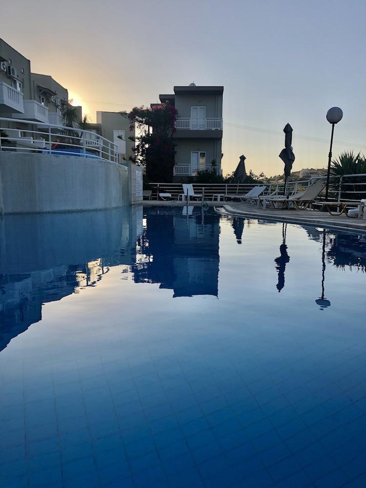 Pelagia Bay Hotel Agia Pelagia  Exterior photo